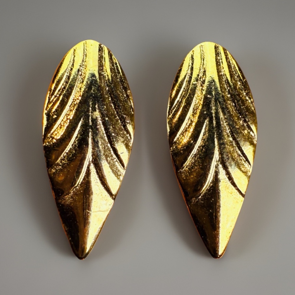 Goldtone etched Leaf Vintage pierced Earrings